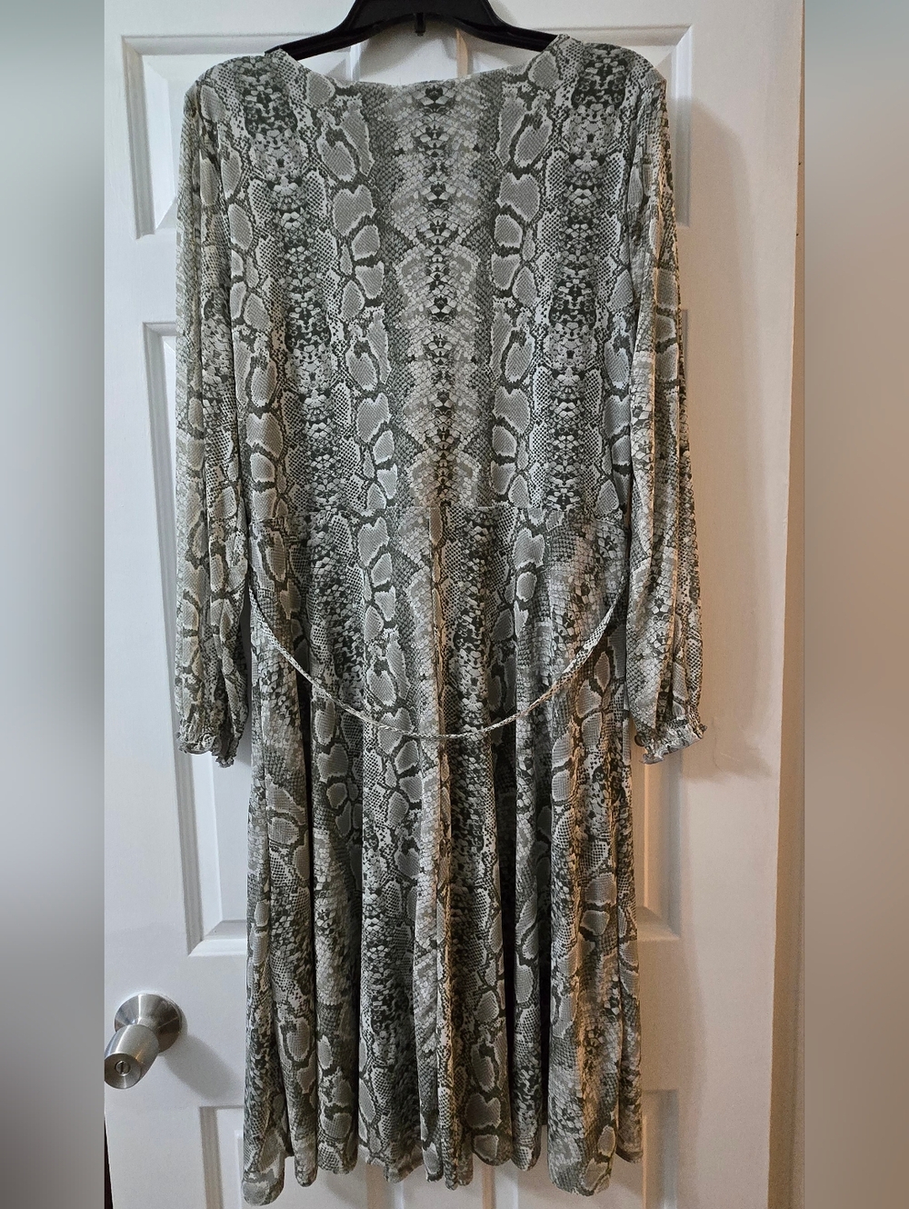 Allison Brittney Snake Print Dress L NWT V-Neck Long Sleeve Stretch Fit & Flare - Picture 9 of 10